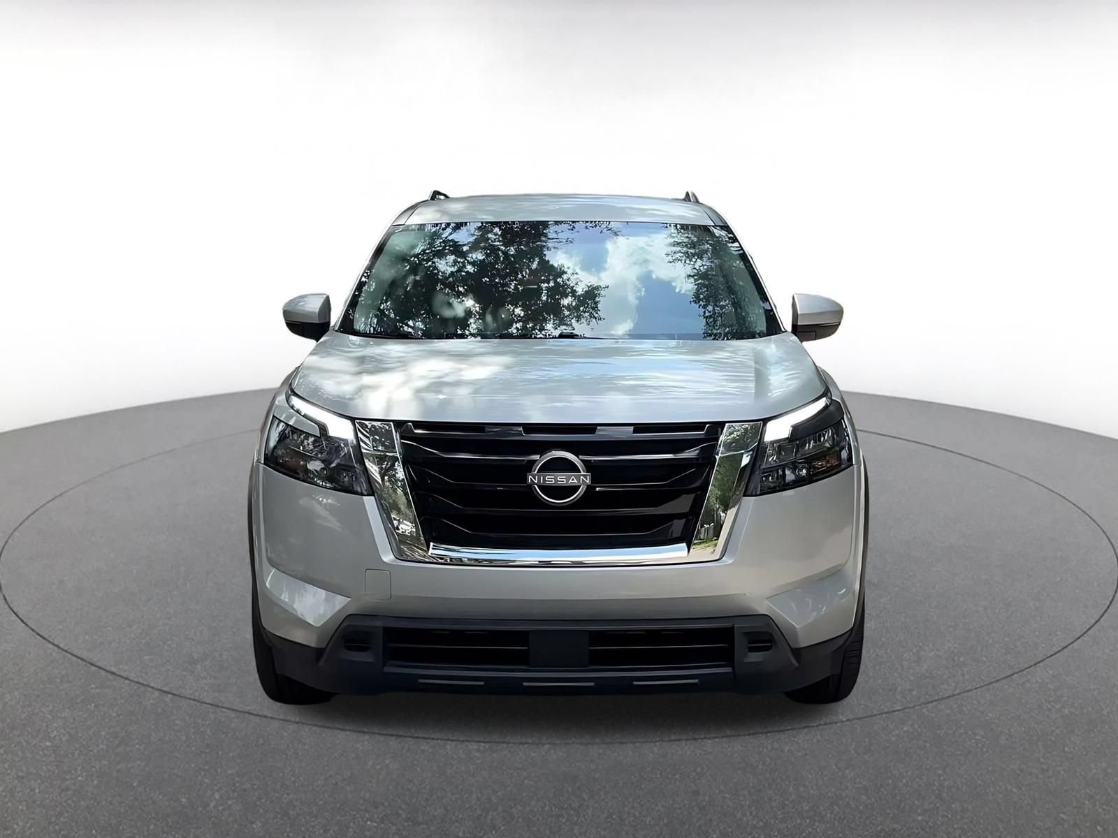 Used 2025 Nissan Pathfinder SV FWD image 4