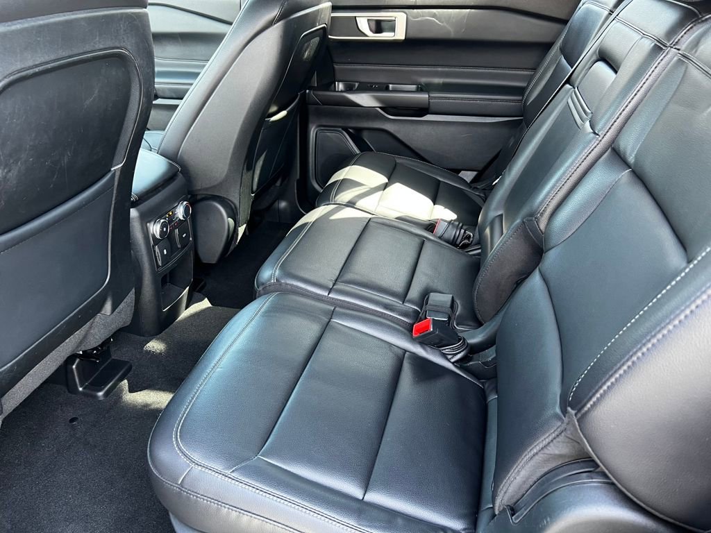 Used 2020 Ford Explorer XLT w/ Equipment Group 202A image 11