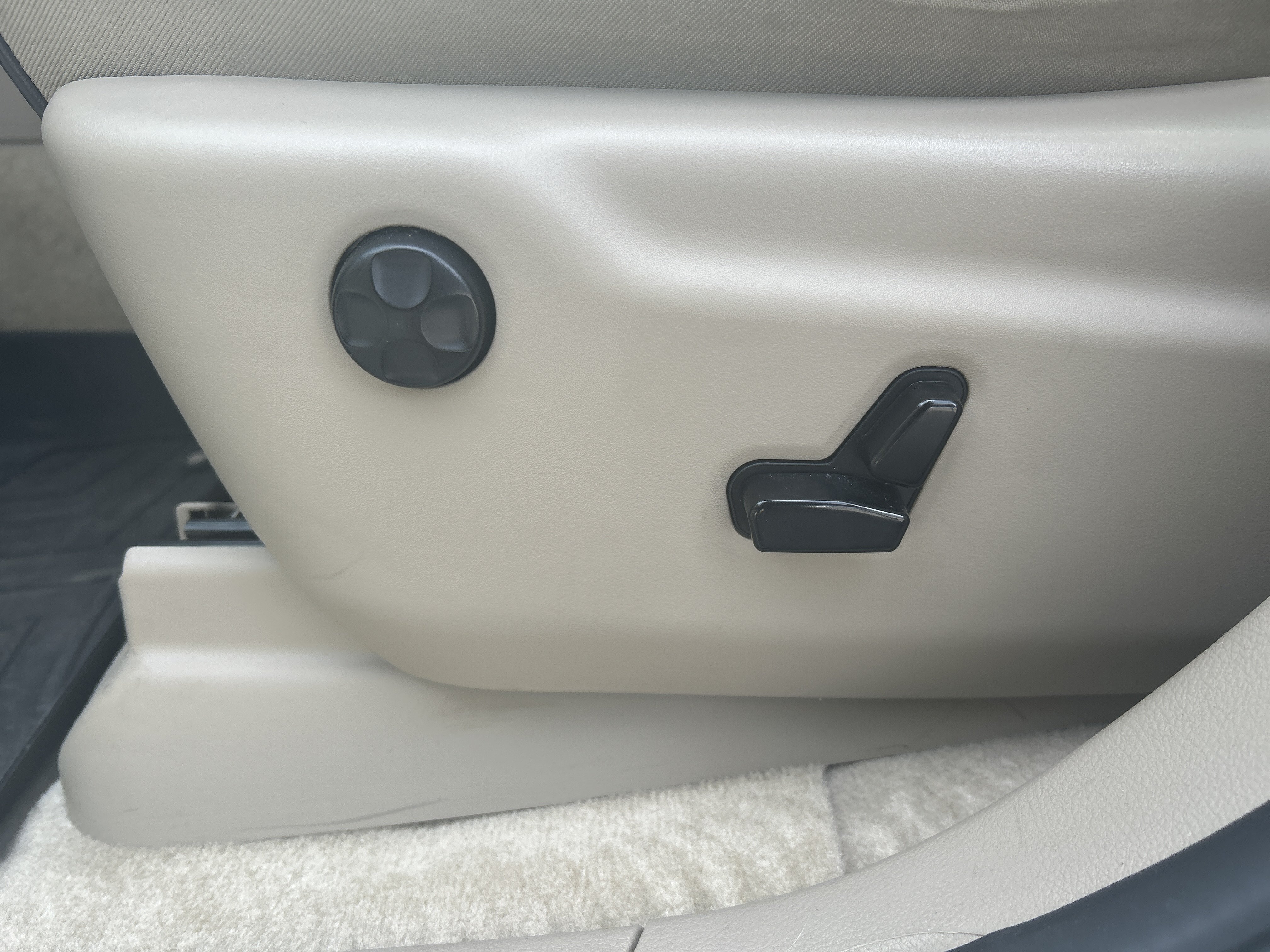 Used 2018 Jeep Grand Cherokee Overland AWD/4WD image 18