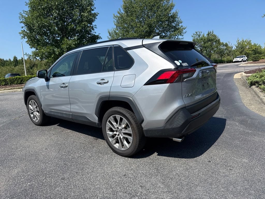 Used 2022 Toyota RAV4 XLE Premium FWD image 4