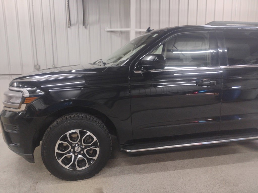 Certified 2023 Ford Expedition XLT image 2