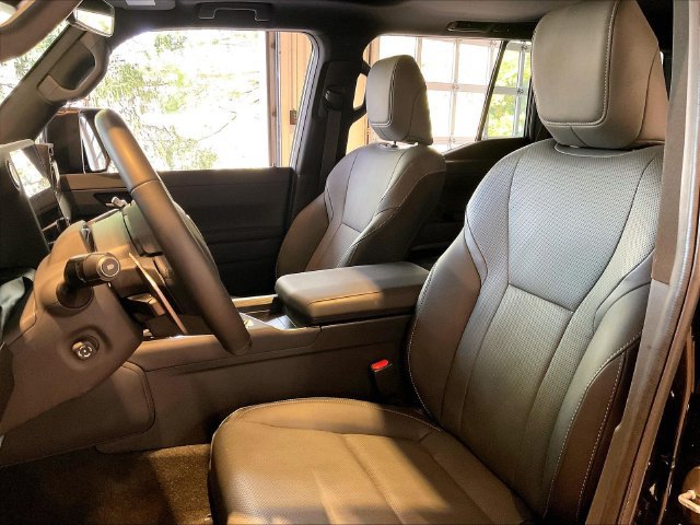 Used 2025 Lexus GX 550 w/ Accessory Package (2T) AWD/4WD image 5