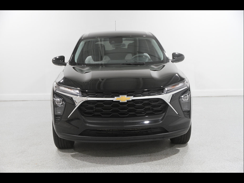 Used 2024 Chevrolet Trax LS w/ LS Convenience Package FWD image 2