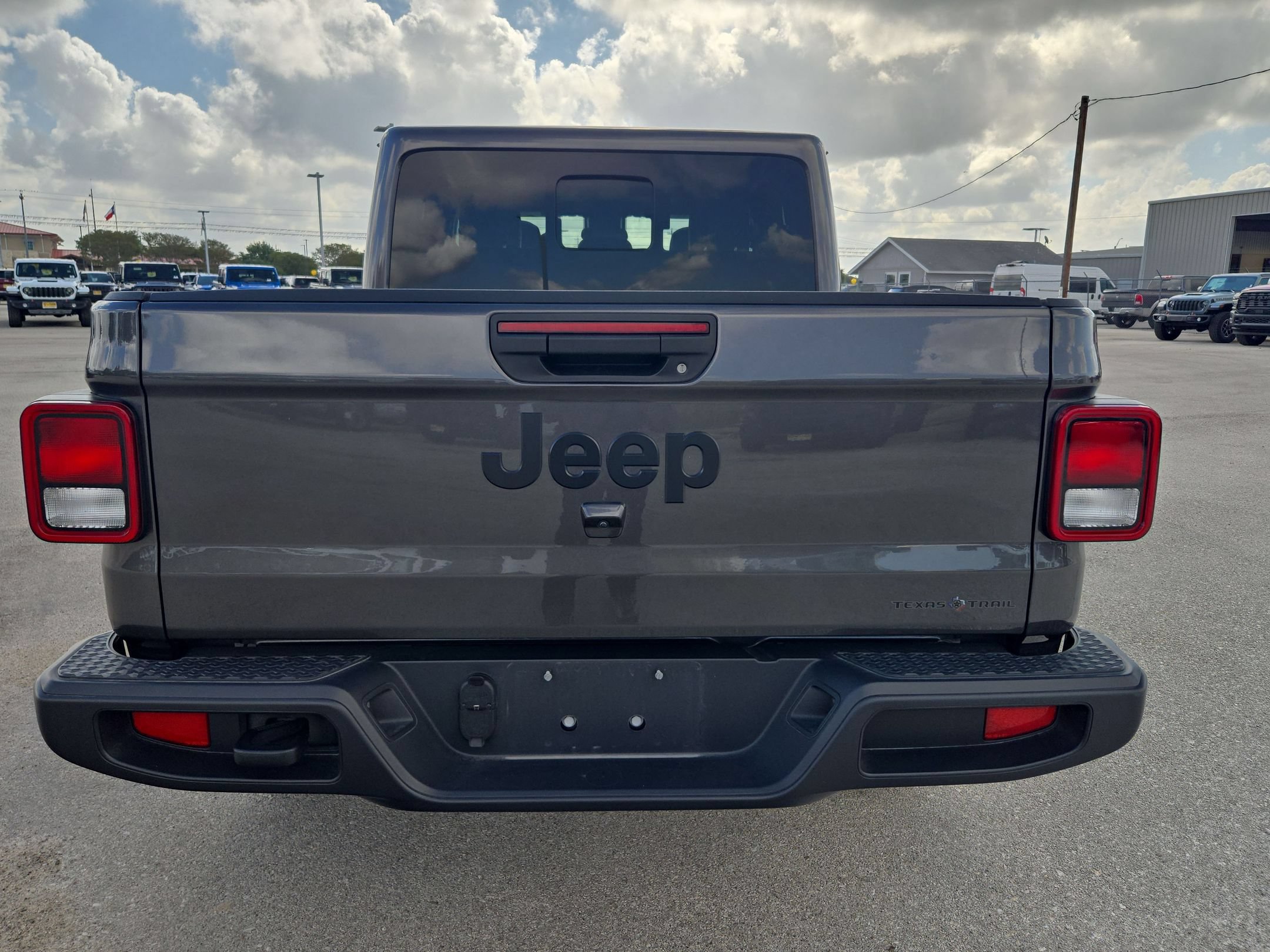 Used 2025 Jeep Gladiator Sport AWD/4WD image 4