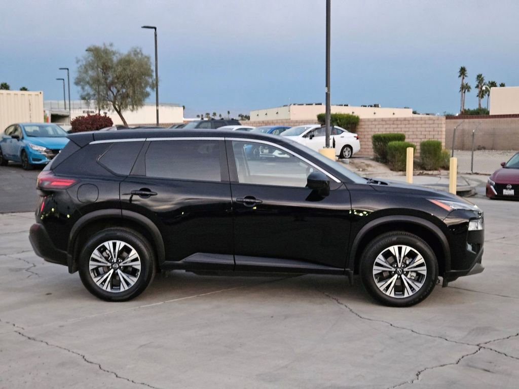 Used 2023 Nissan Rogue SV image 5