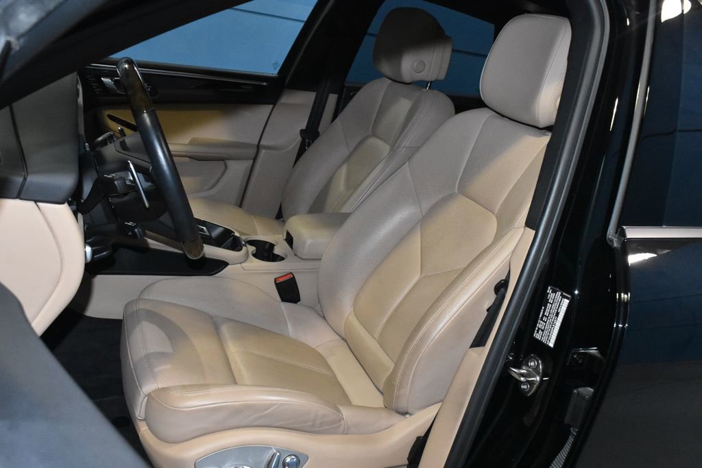 Used 2023 Porsche Macan Turbo image 5