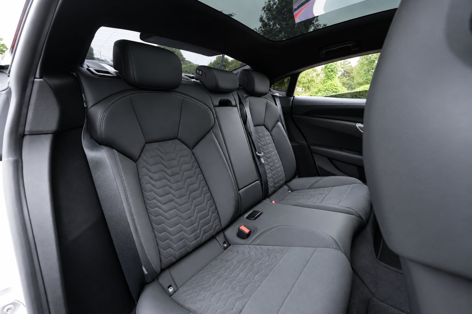 Used 2022 Audi e-tron GT Premium Plus AWD/4WD image 28