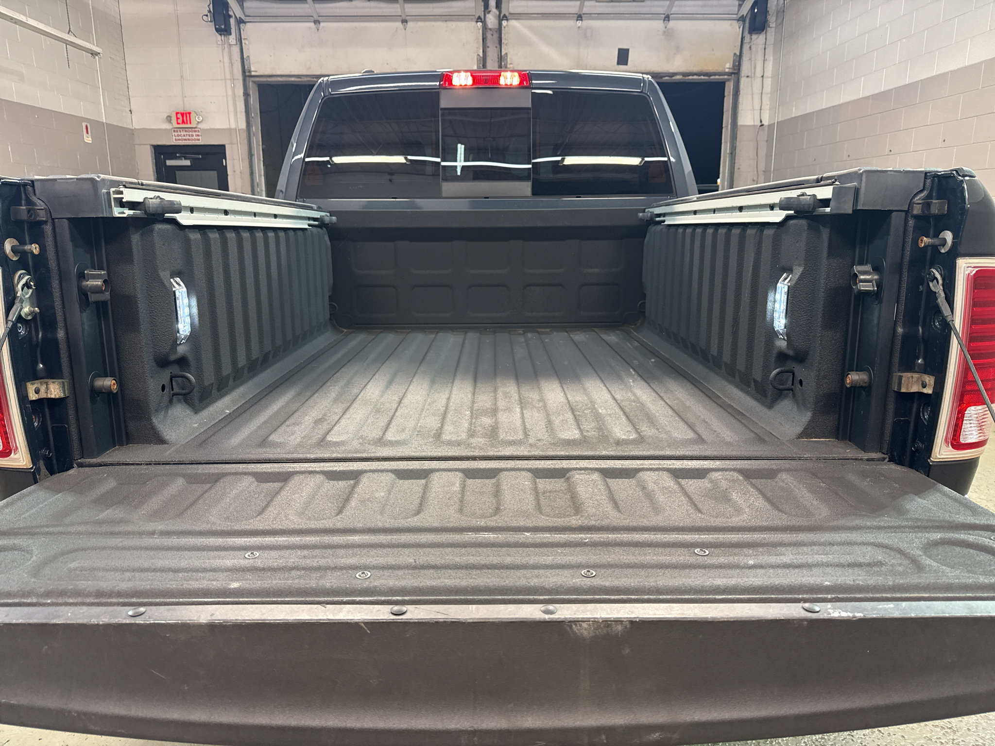 Used 2017 RAM 1500 Laramie Longhorn w/ Convenience Group AWD/4WD image 32