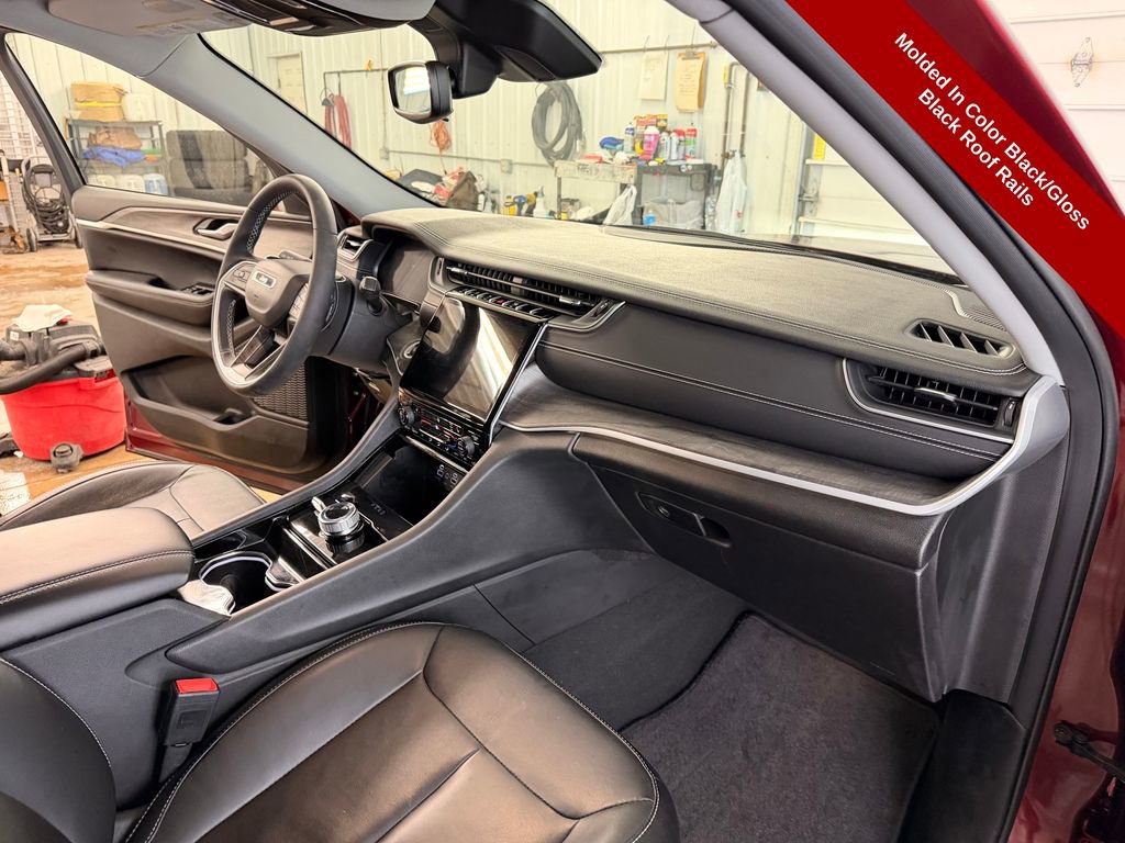 Used 2023 Jeep Grand Cherokee Limited w/ Black Appearance Package image 37