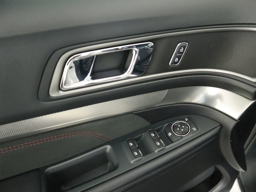 Used 2019 Ford Explorer XLT w/ Equipment Group 202A image 23