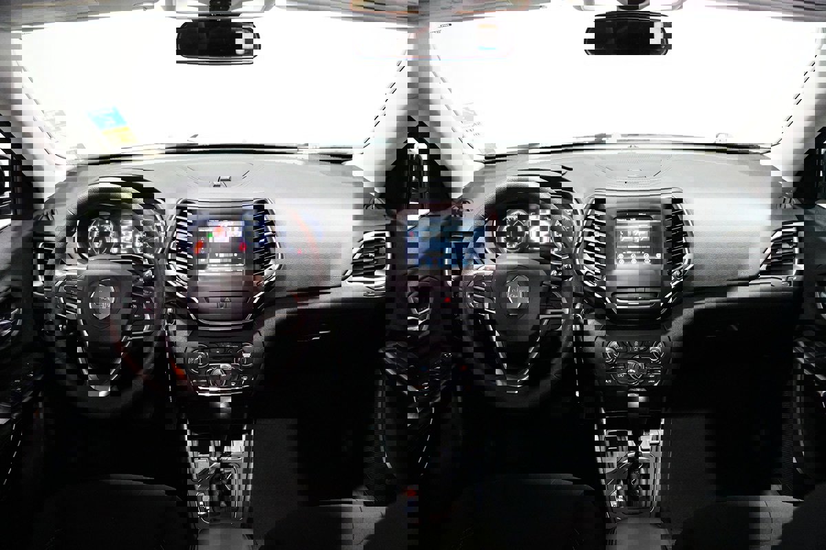 Used 2020 Jeep Cherokee Latitude image 20