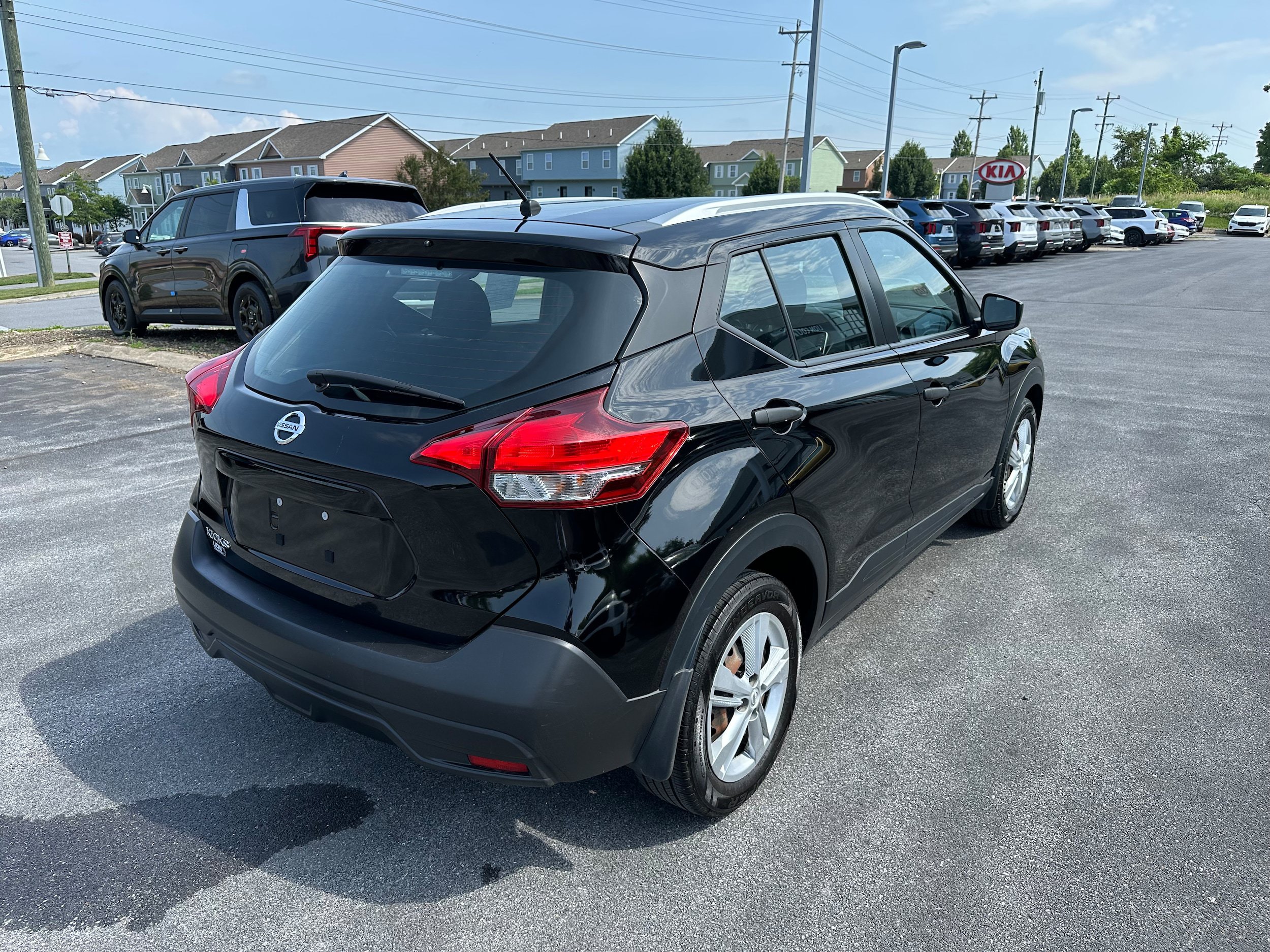 Used 2019 Nissan Kicks S FWD image 5