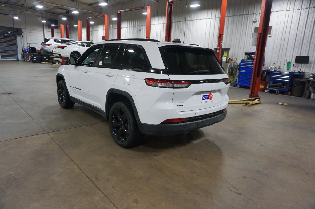 Used 2023 Jeep Grand Cherokee Altitude AWD/4WD image 20