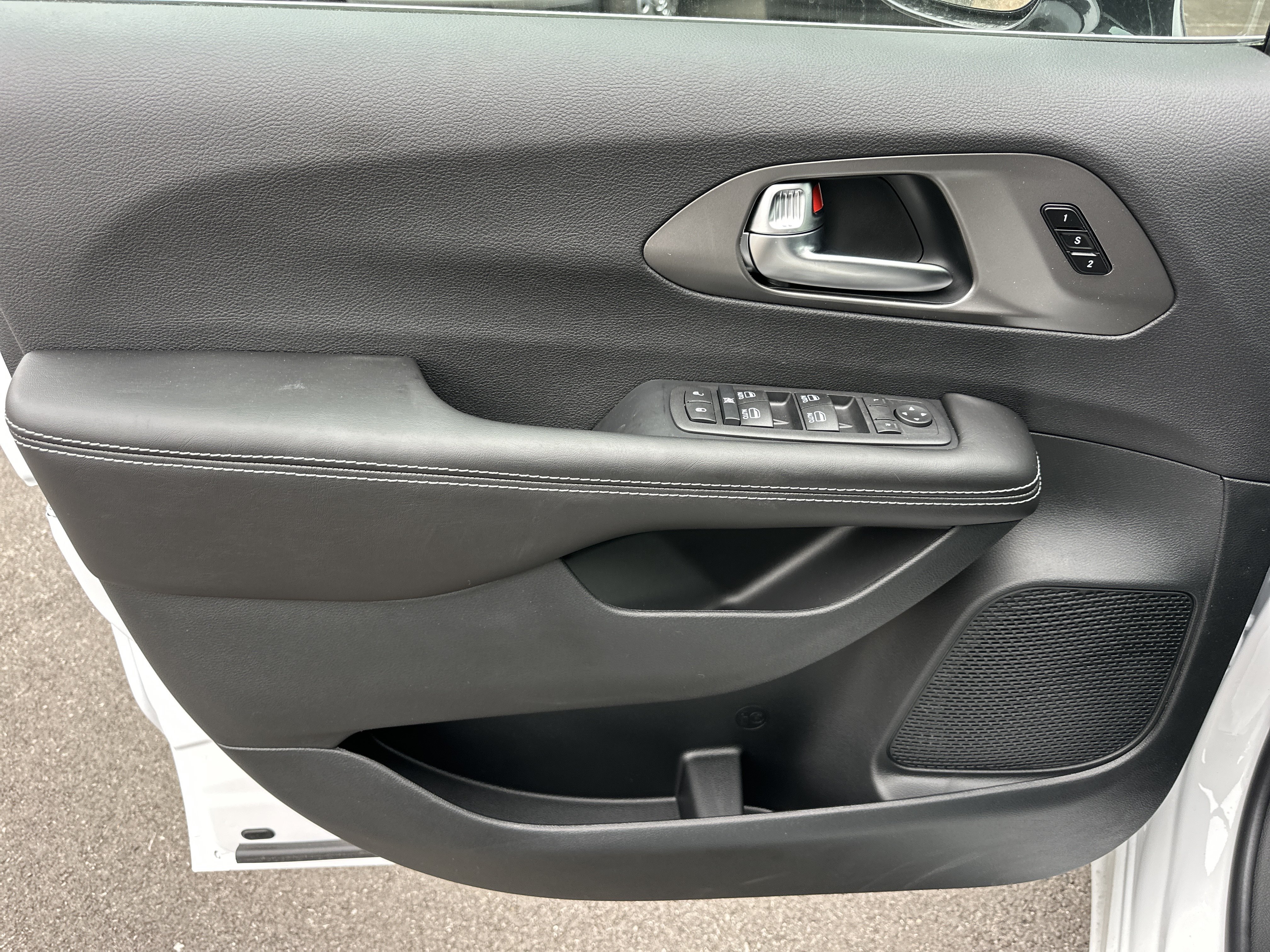 New 2027 Chrysler Pacifica Select FWD image 26