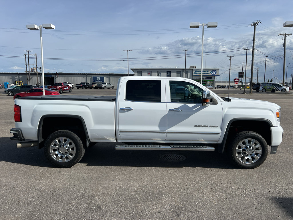 Used 2016 GMC Sierra 2500 Denali w/ Duramax Plus Package AWD/4WD image 6