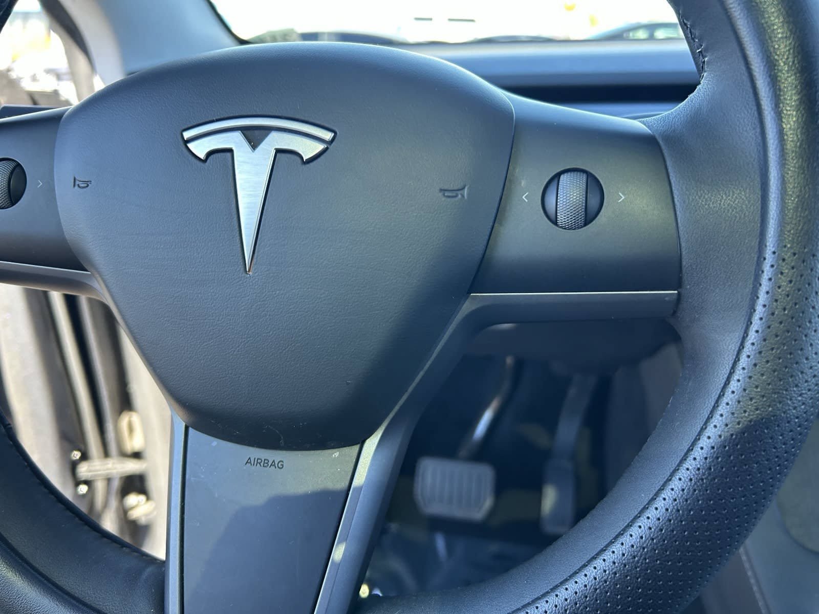 Used 2023 Tesla Model Y AWD image 29