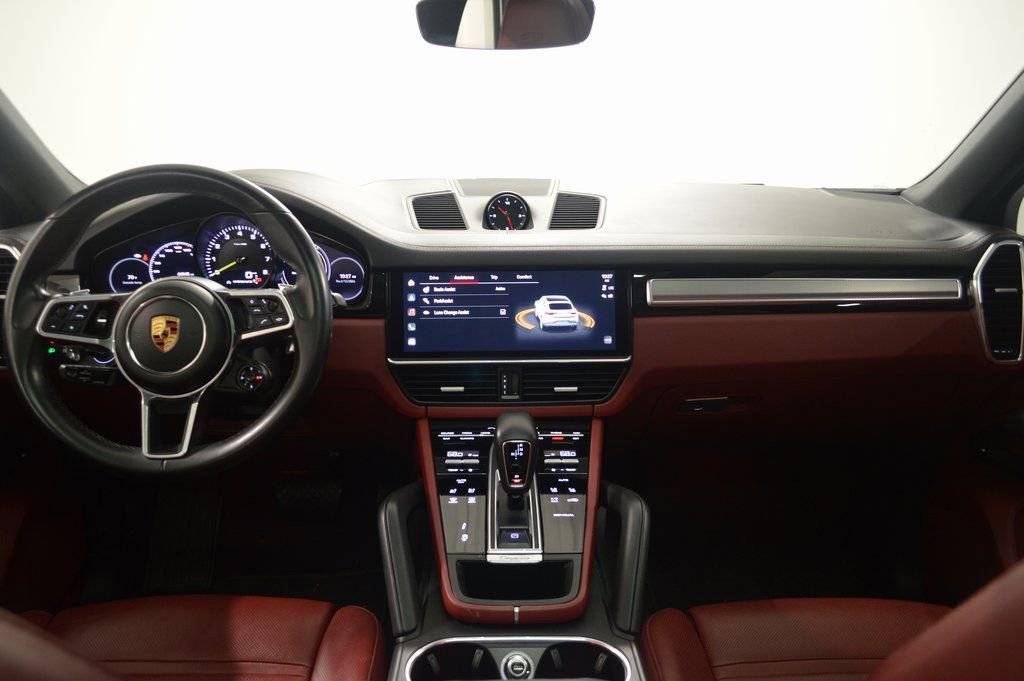 Certified 2023 Porsche Cayenne Platinum Edition image 38