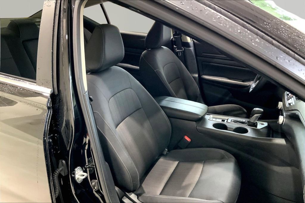 Used 2025 Nissan Altima 2.5 SV AWD/4WD image 19