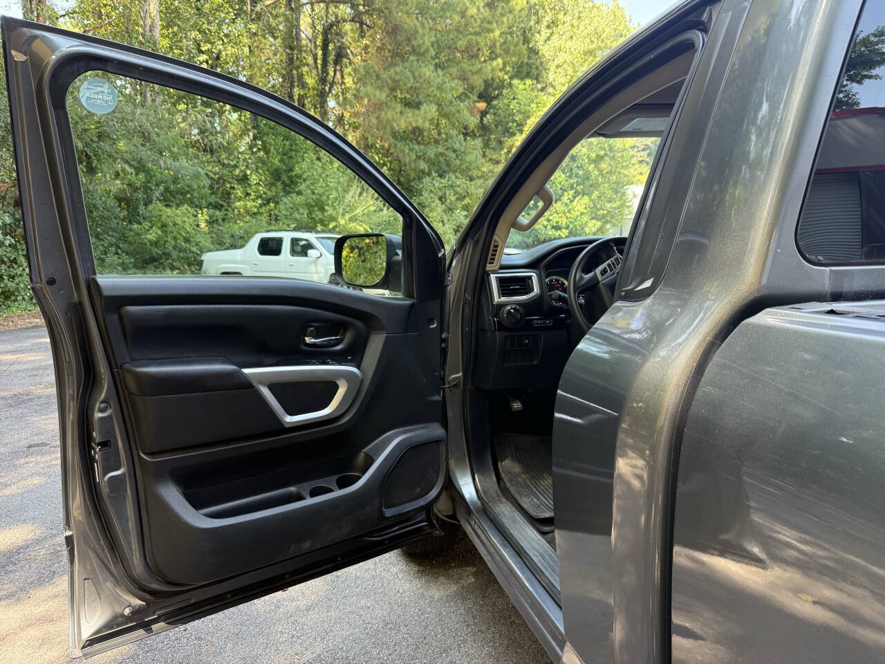 Used 2017 Nissan Titan SV RWD image 25