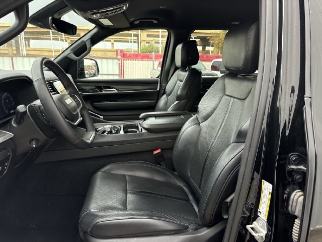 Used 2024 Jeep Wagoneer Series II w/ Flexible Seating Group RWD image 27