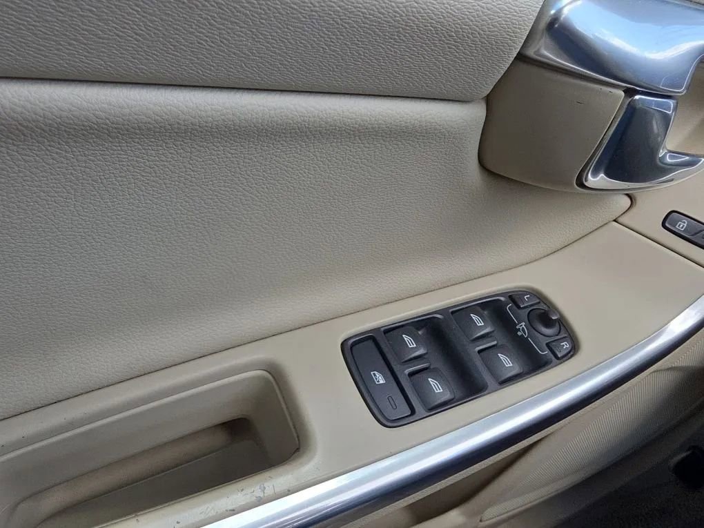 Used 2015 Volvo V60 T5 Premier w/ Convenience Package image 50