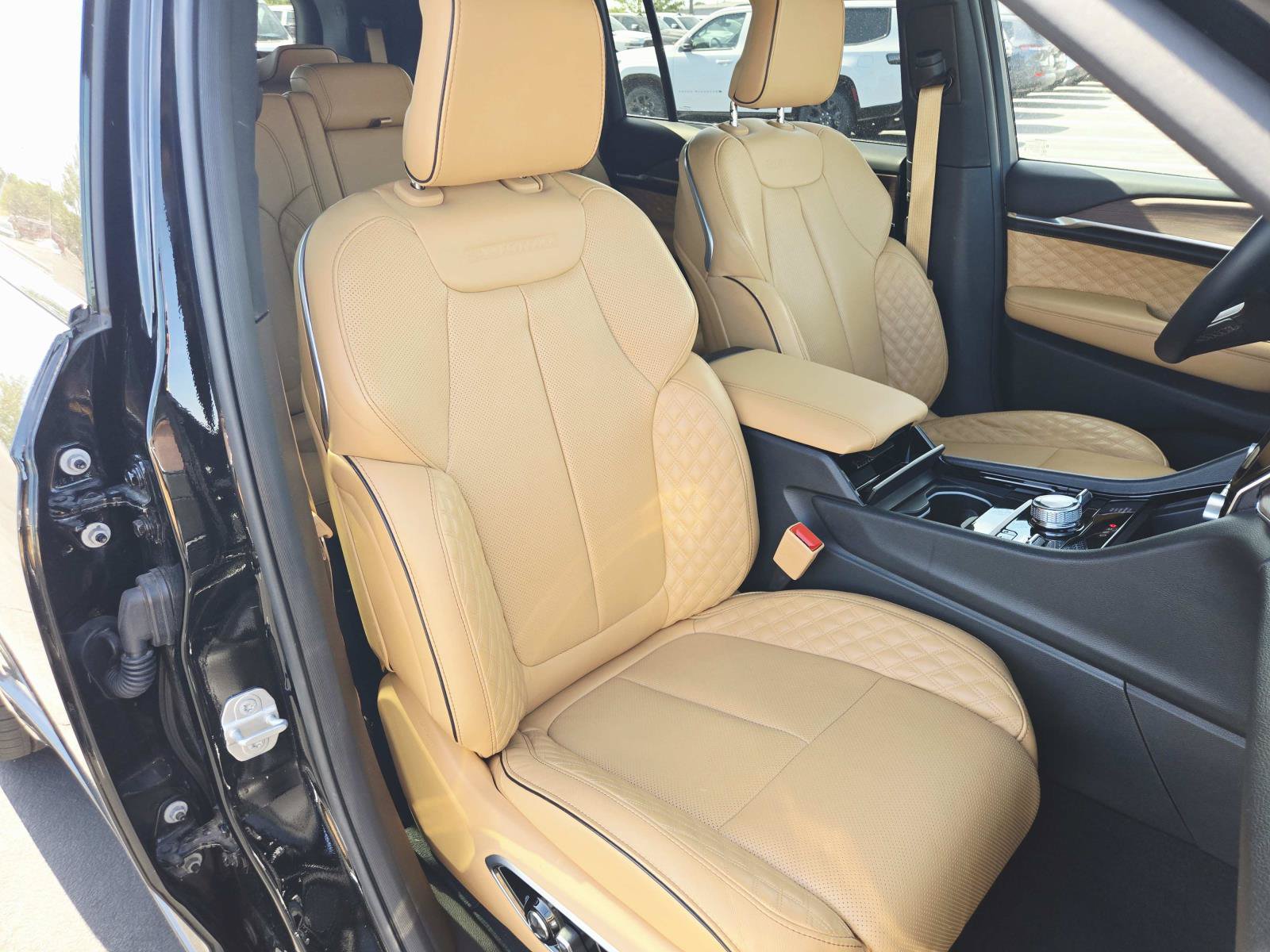 Used 2025 Jeep Grand Cherokee L Summit w/ Obsidian Package AWD/4WD image 19