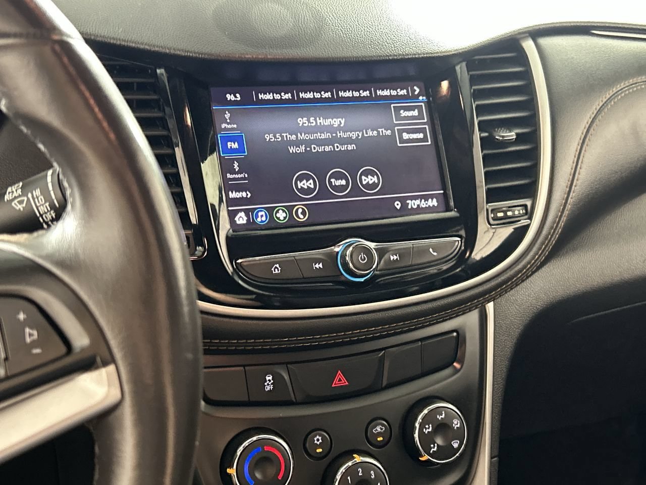 Used 2021 Chevrolet Trax LT w/ LT Convenience Package FWD image 17