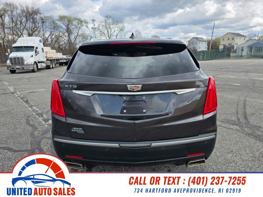Used 2018 Cadillac XT5 Luxury w/ Driver Awareness Package AWD/4WD image 4