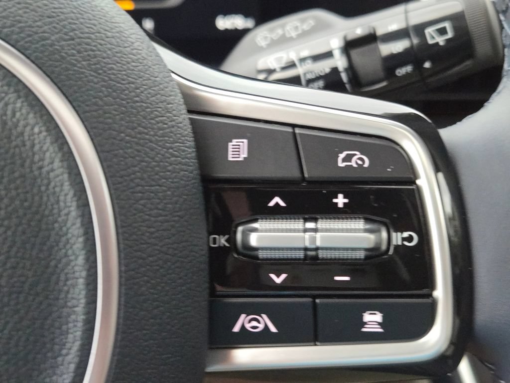 Used 2025 Kia Carnival SX Prestige FWD image 25