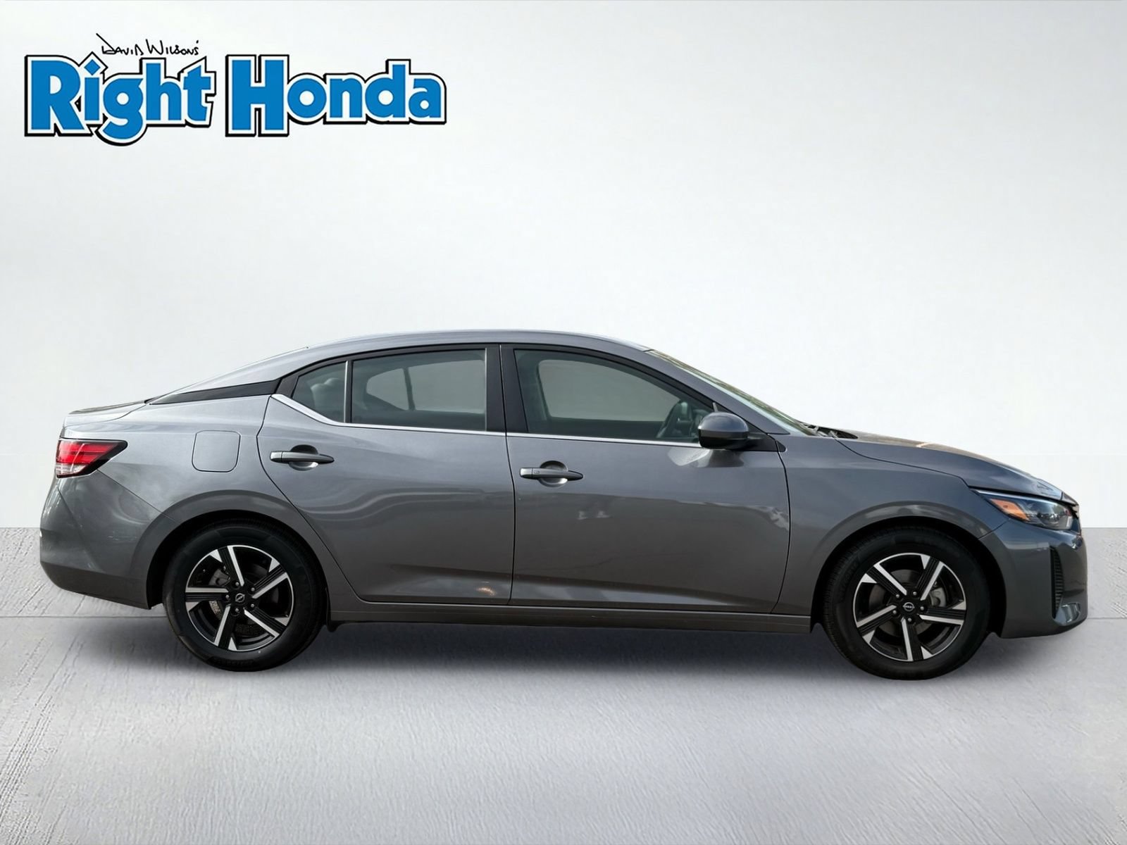 Used 2024 Nissan Sentra SV FWD image 9