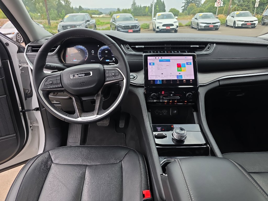 Used 2023 Jeep Grand Cherokee Limited image 18