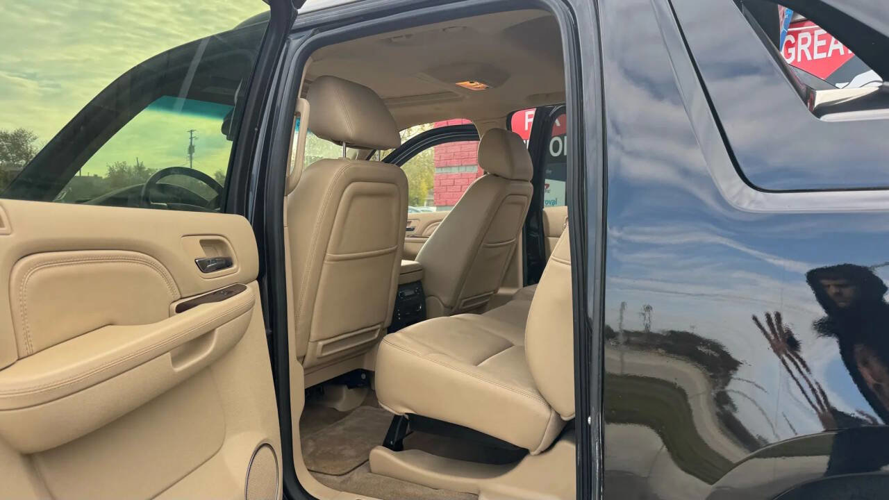 Used 2012 Cadillac Escalade EXT Luxury image 17