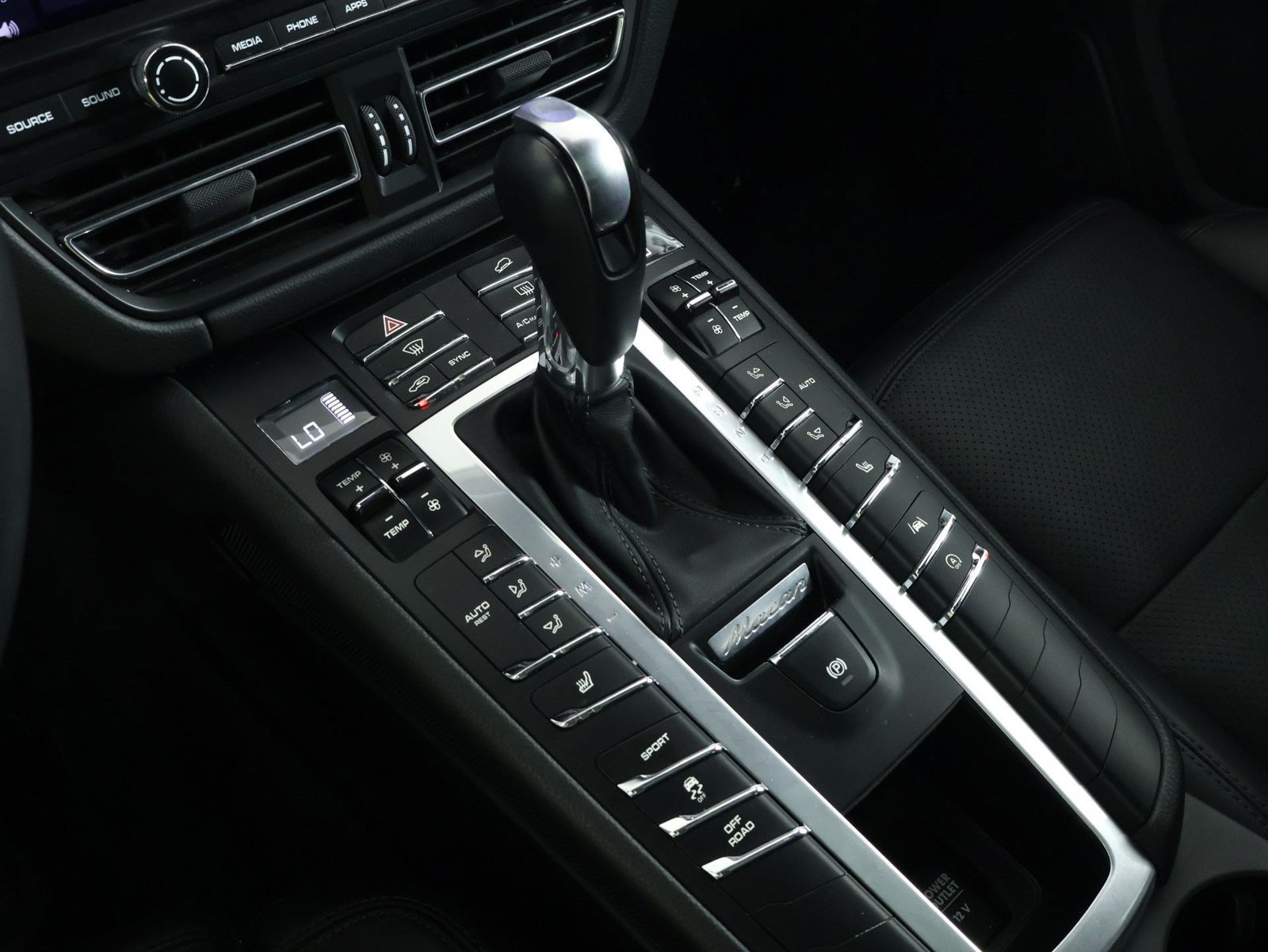 Certified 2021 Porsche Macan AWD/4WD image 18