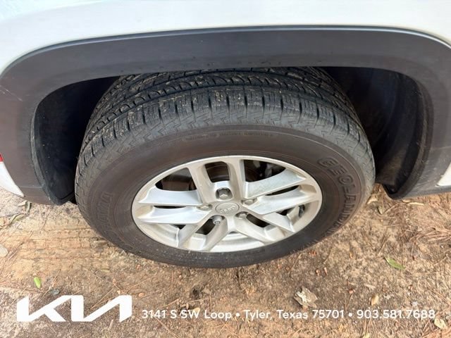 Used 2021 Jeep Grand Cherokee L Laredo w/ Luxury Tech Group I RWD image 4