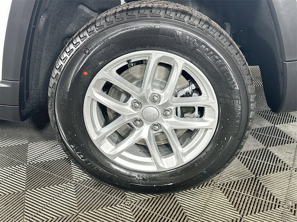 New 2026 Jeep Grand Cherokee L Laredo image 17