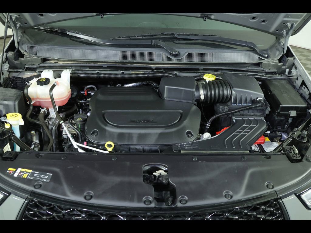 Used 2023 Chrysler Pacifica Touring-L w/ Uconnect Theater Family Group AWD/4WD image 13