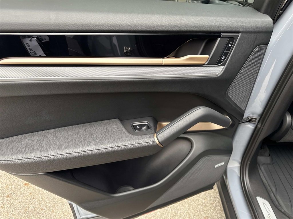 Used 2024 Porsche Cayenne image 12