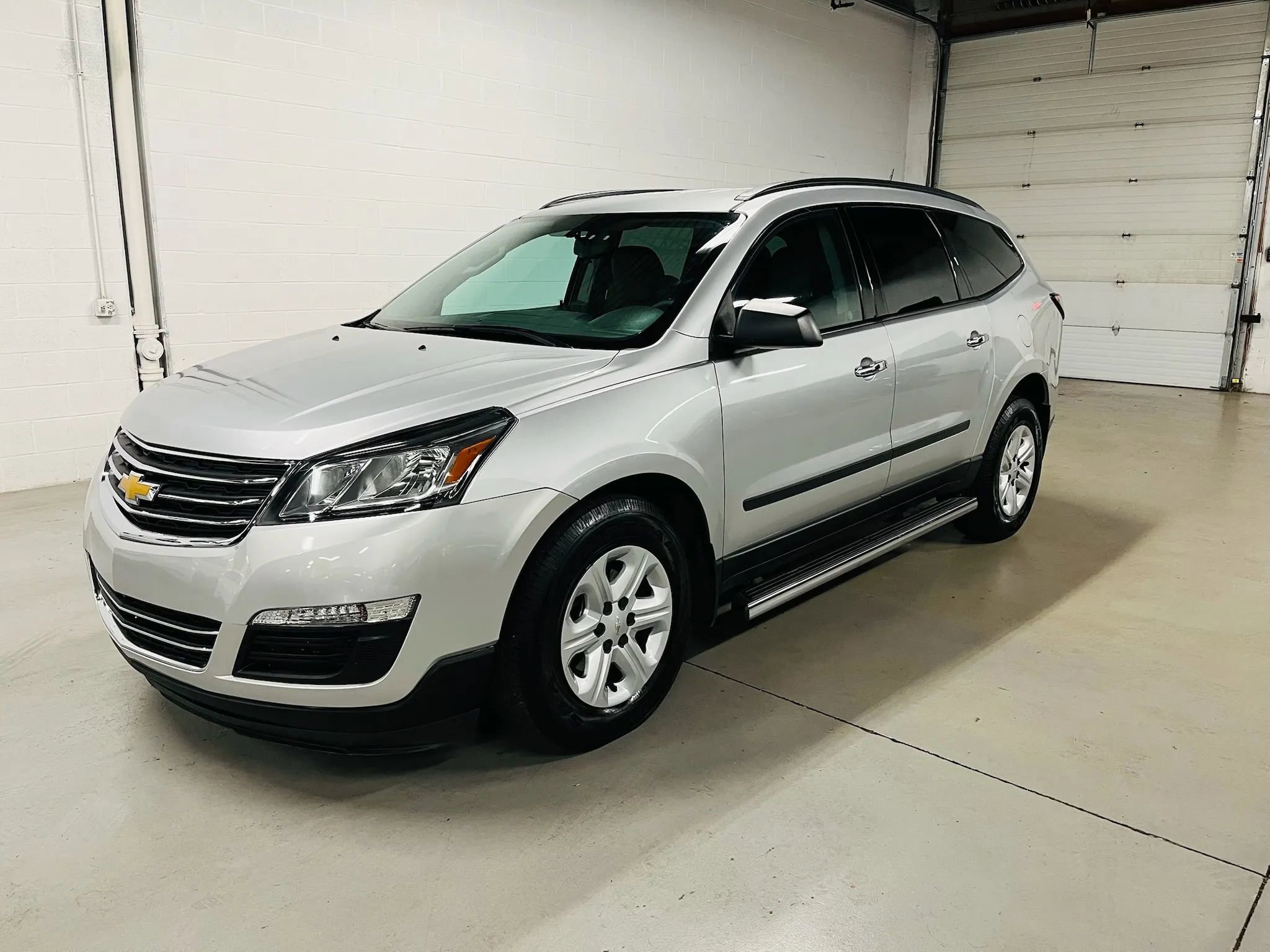 Used 2014 Chevrolet Traverse LS image 2