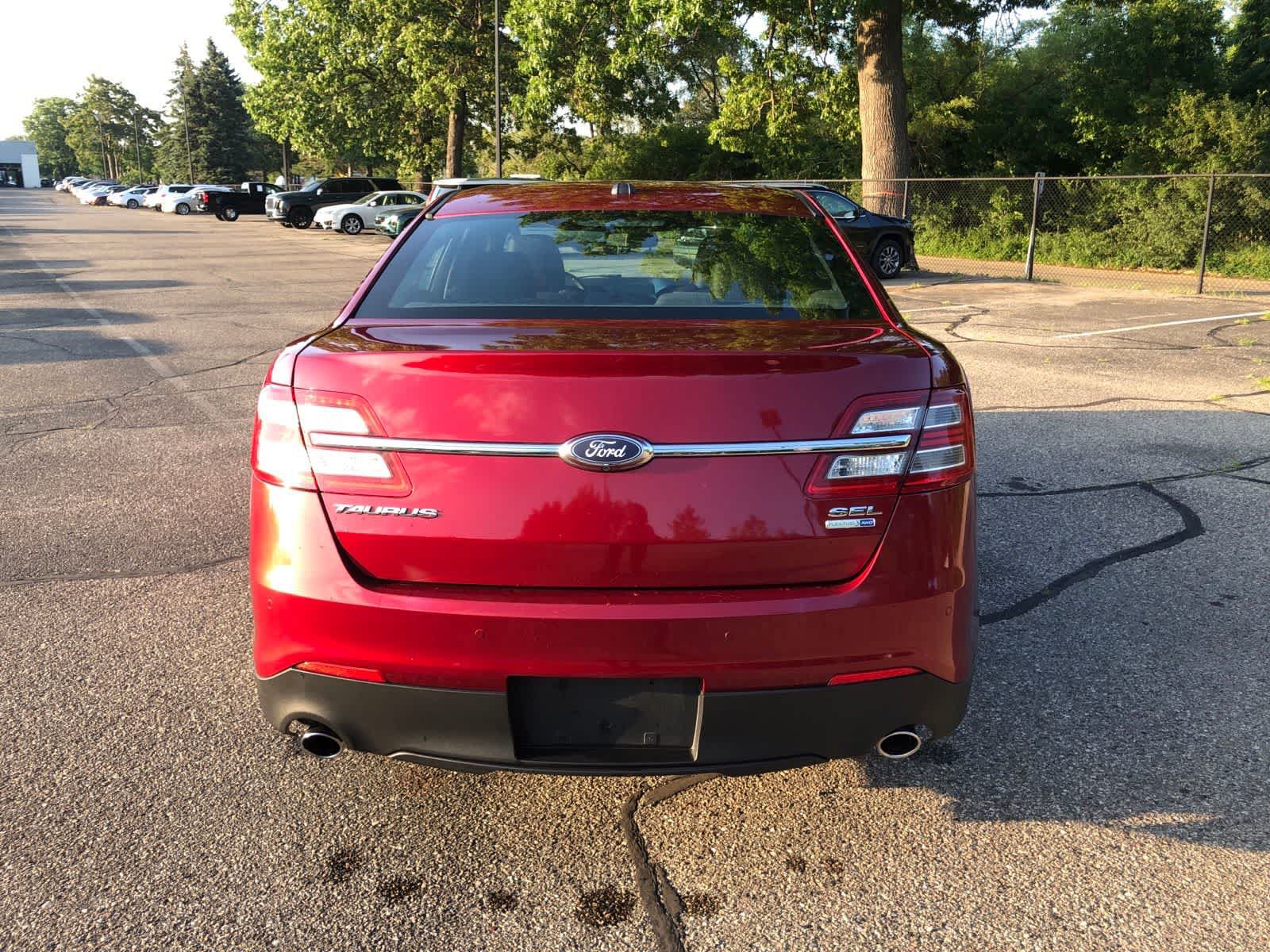 Used 2016 Ford Taurus SEL AWD/4WD image 4