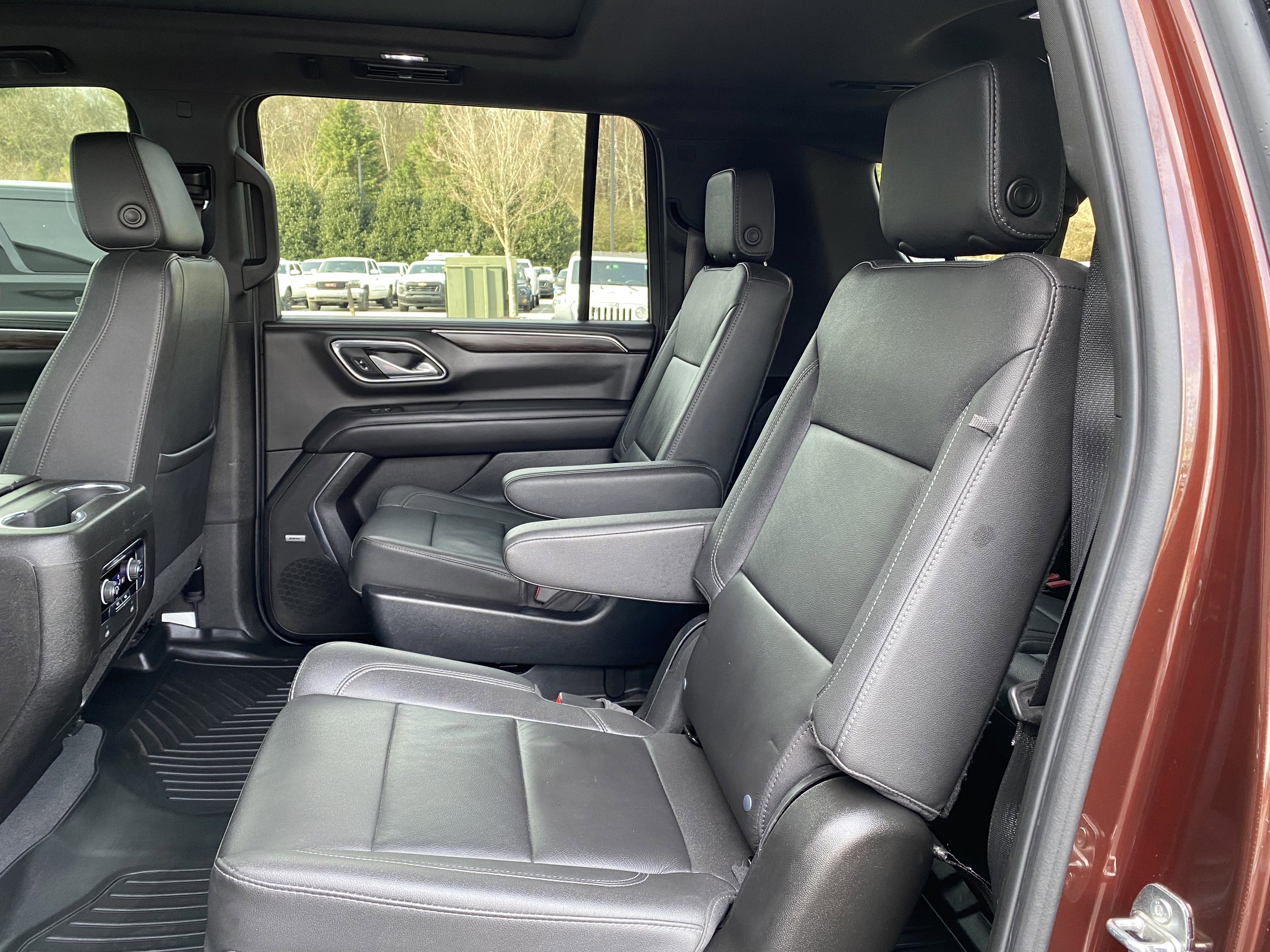 Used 2023 Chevrolet Suburban Z71 image 37