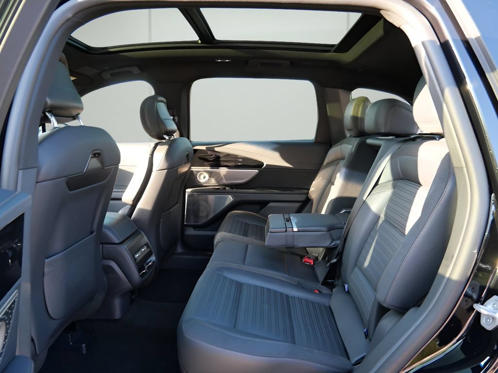 Used 2024 Lincoln Nautilus Reserve w/ Equipment Group 203A AWD/4WD image 18