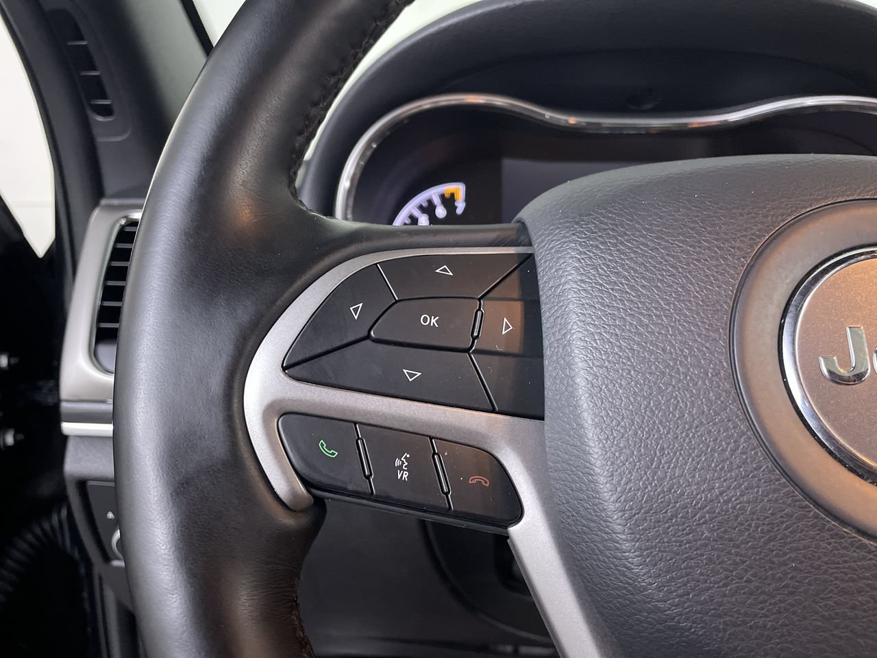 Used 2020 Jeep Grand Cherokee Limited AWD/4WD image 26