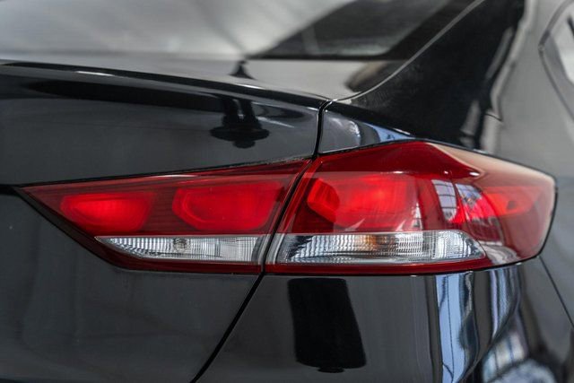 Used 2017 Hyundai Elantra SE image 6