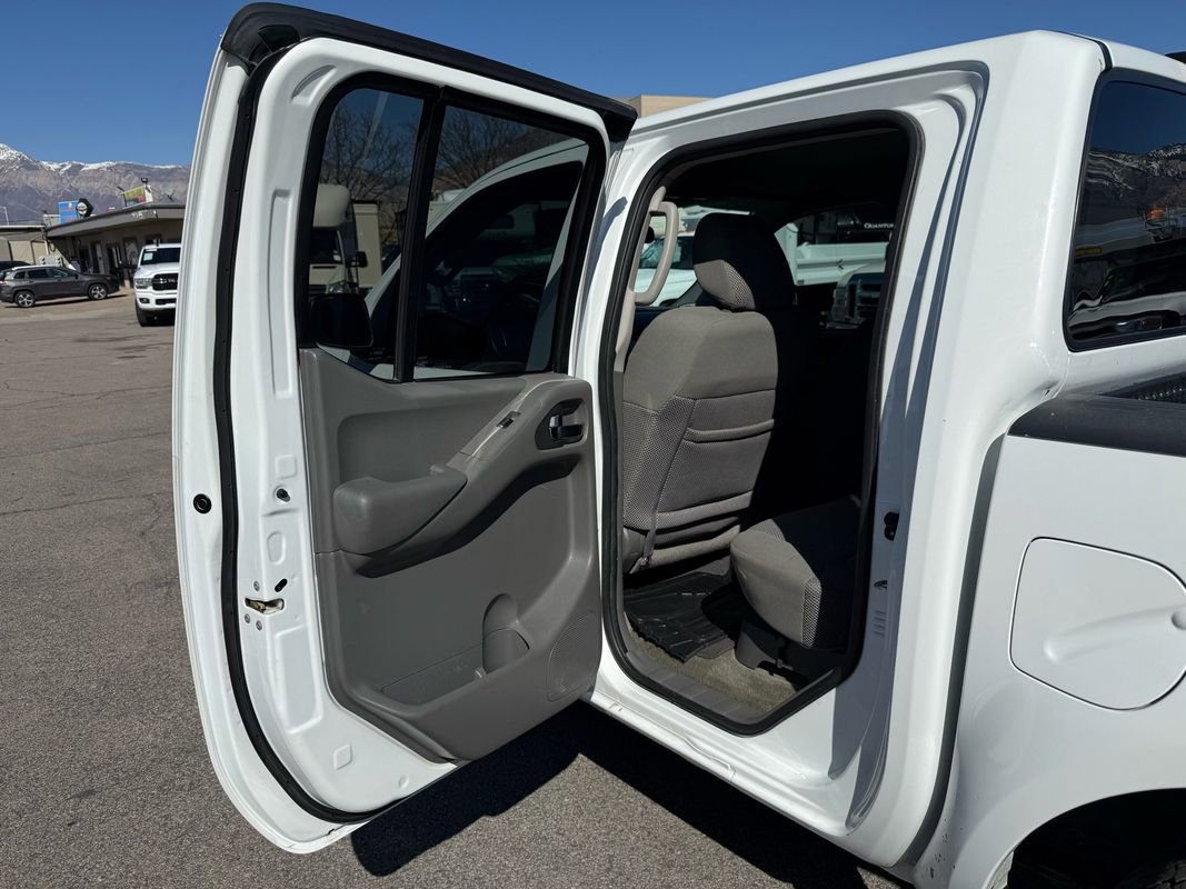 Used 2016 Nissan Frontier SV image 26