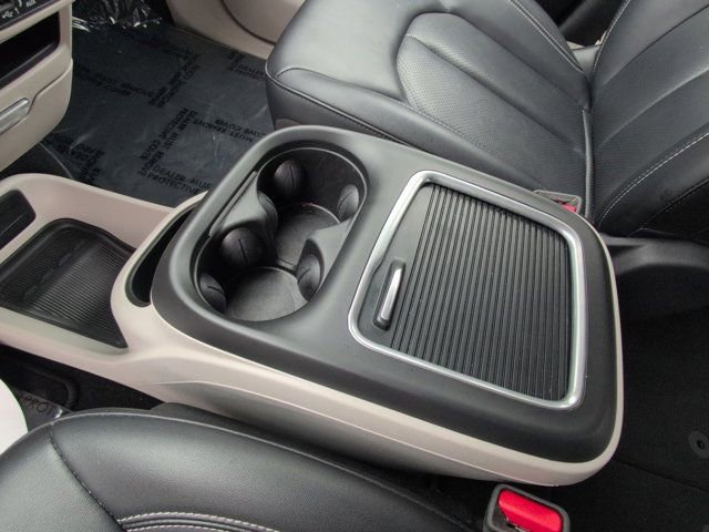 Used 2024 Chrysler Pacifica Touring-L FWD image 23