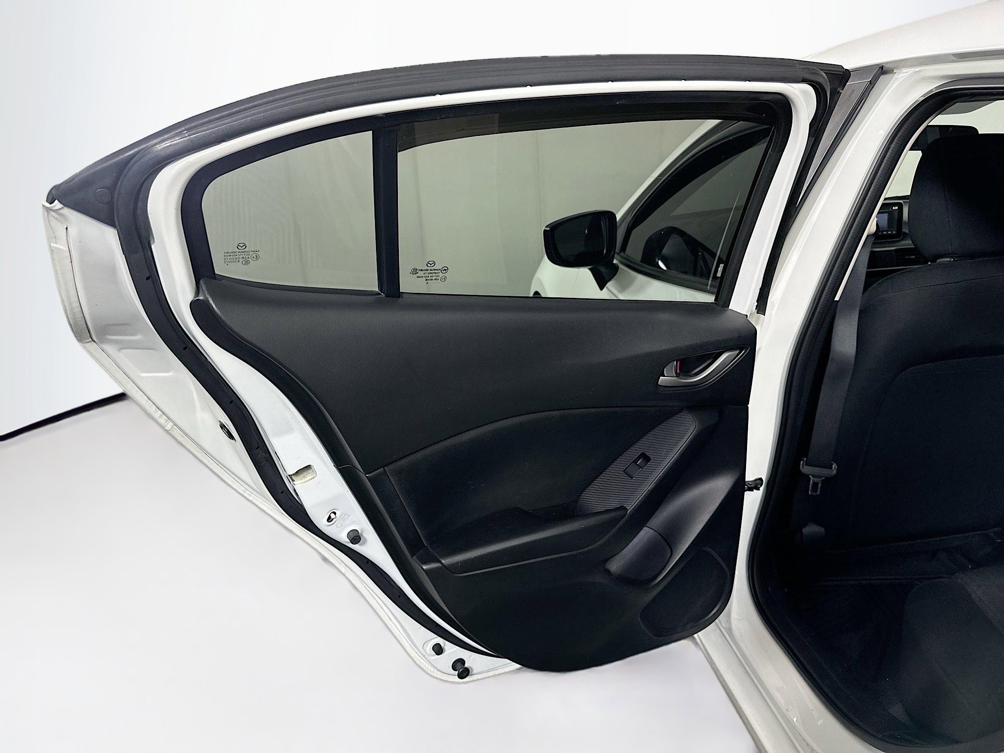 Used 2016 MAZDA MAZDA3 i Sport FWD image 24