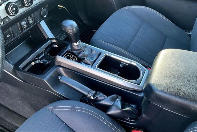Used 2018 Toyota Tacoma SR5 AWD/4WD image 18