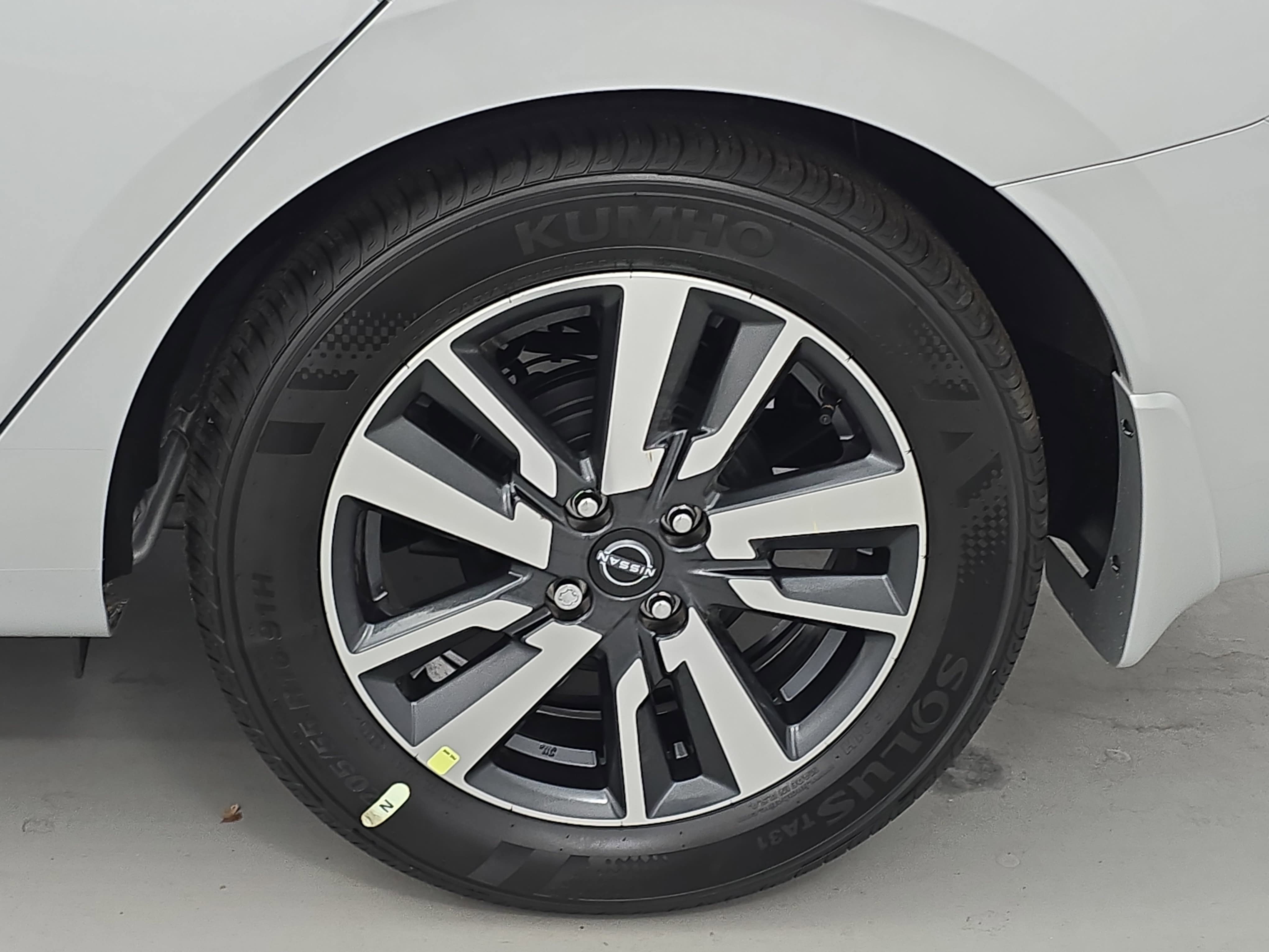 New 2025 Nissan Versa SV w/ Trunk Package image 31