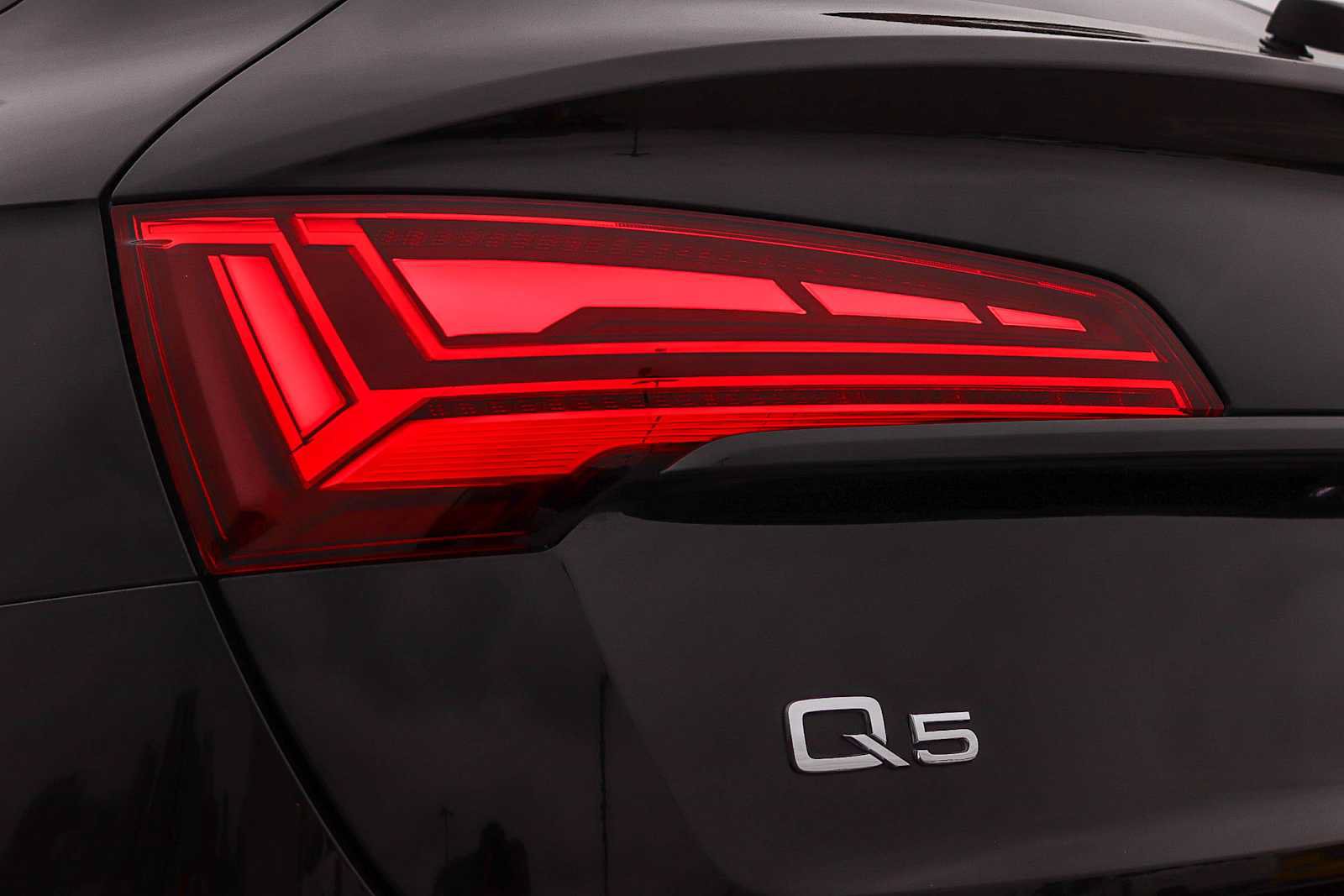Used 2023 Audi Q5 2.0T Premium Plus w/ Premium Plus Package AWD/4WD image 12