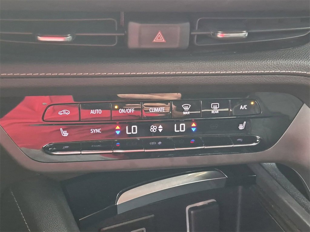 Used 2023 Buick Envision Essence image 18